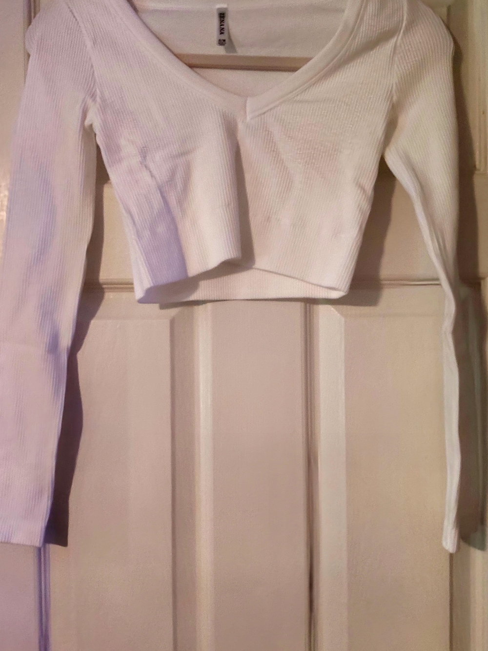 Zenana Outfitters White Ribbed V-Neck Long Sleeve Crop Top